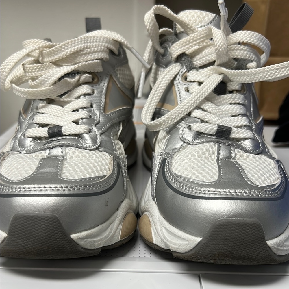 Reebok Woman’s Ortholite Athletic Shoe-Changed my mind. I’m keeping them! - Picture 7 of 8